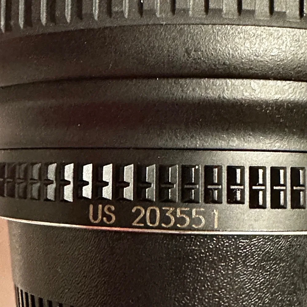Nikon AF Nikkor 18-35mm f/3.5 4.5D ED Aspherical FX Wide Angle Zoom Lens w/ Caps